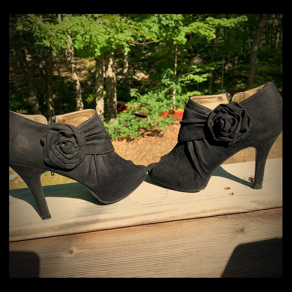 Peep toe heels